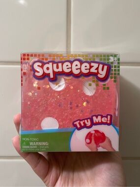 Squeeezy Pink Glitter Dice